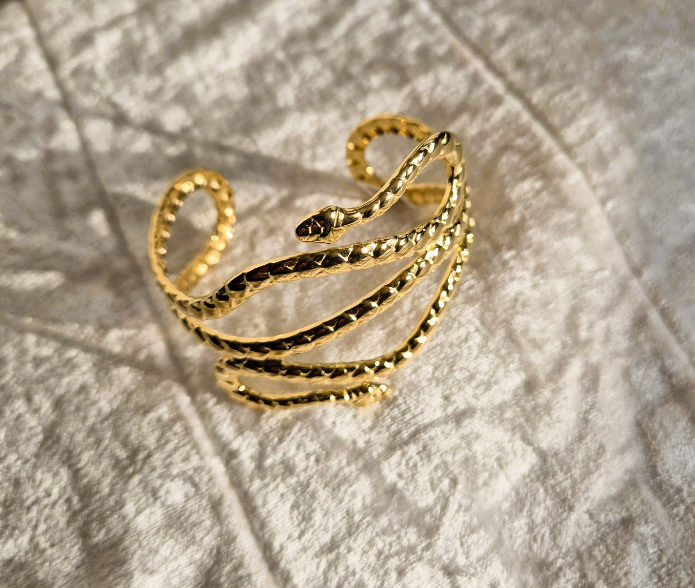 Slangen Armband – Symbool van Kracht & Elegantie