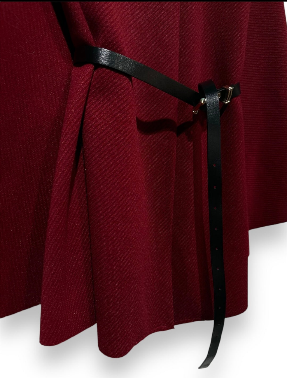 Stijlvolle Bordeauxrode Poncho met Tailleband